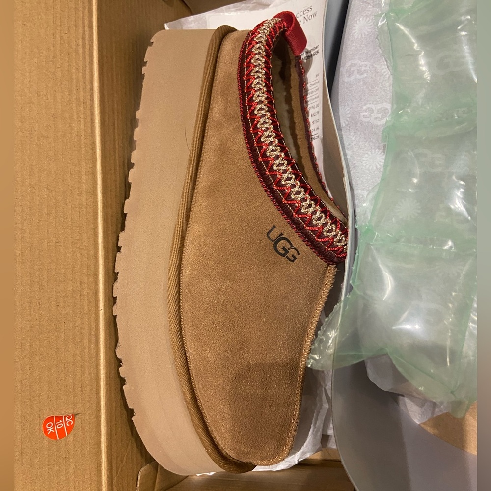 Ugg Tazz Slipper Chestnut color - size 8 NEW IN BOX